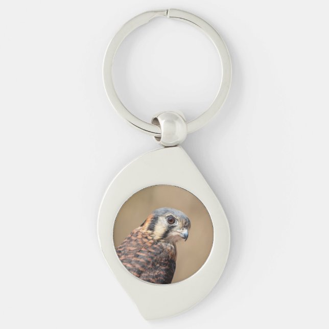 American Kestrel Swirl Silverfärgad Nyckelring (Framsidan)