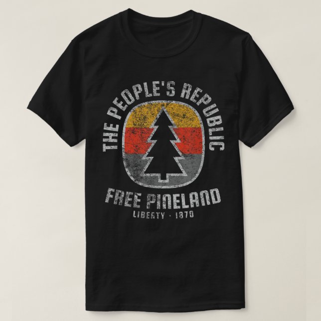 American Marauder Free Pineland Camping Badge T Shirt (Design framsida)