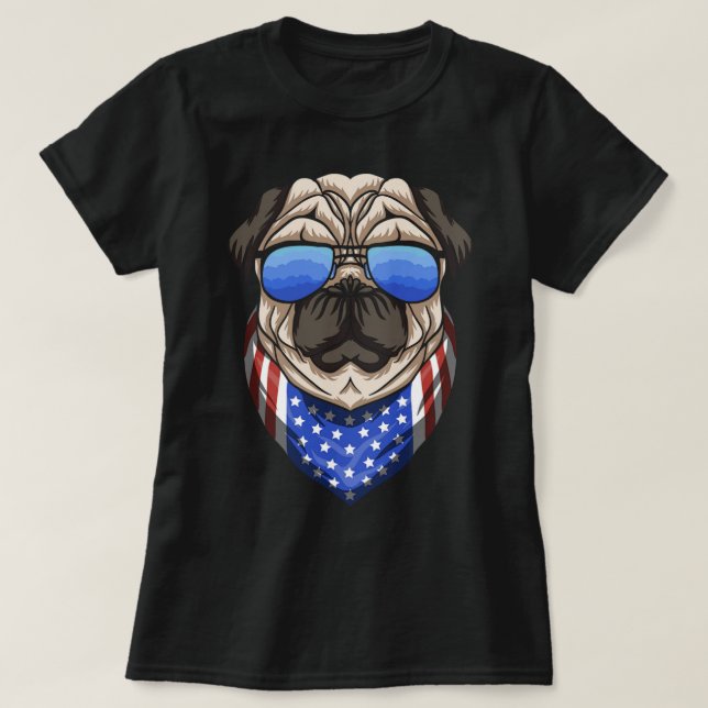 American Pug Hund with Bandana Coola Patriot T Shirt (Design framsida)
