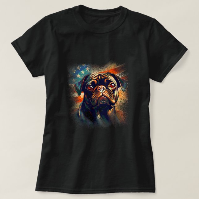 American Pug med Flagga i bakgrunden Patriotic T Shirt (Design framsida)