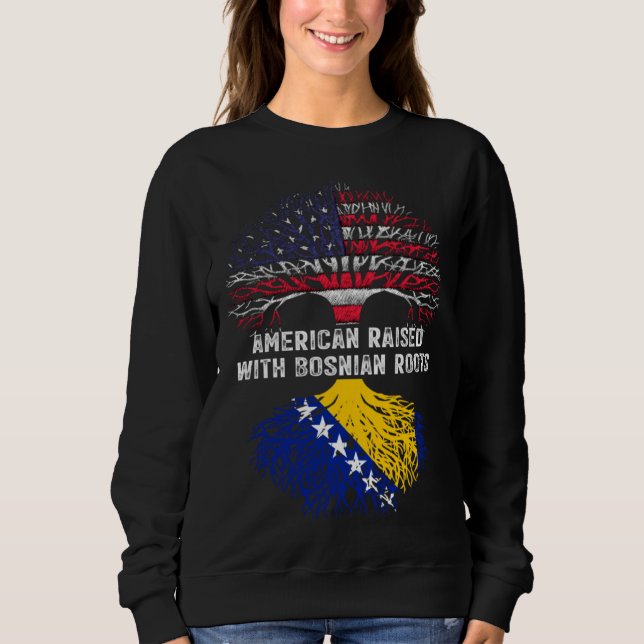 American Raised with Bosnian Roots Bosnia T Shirt (Framsida)