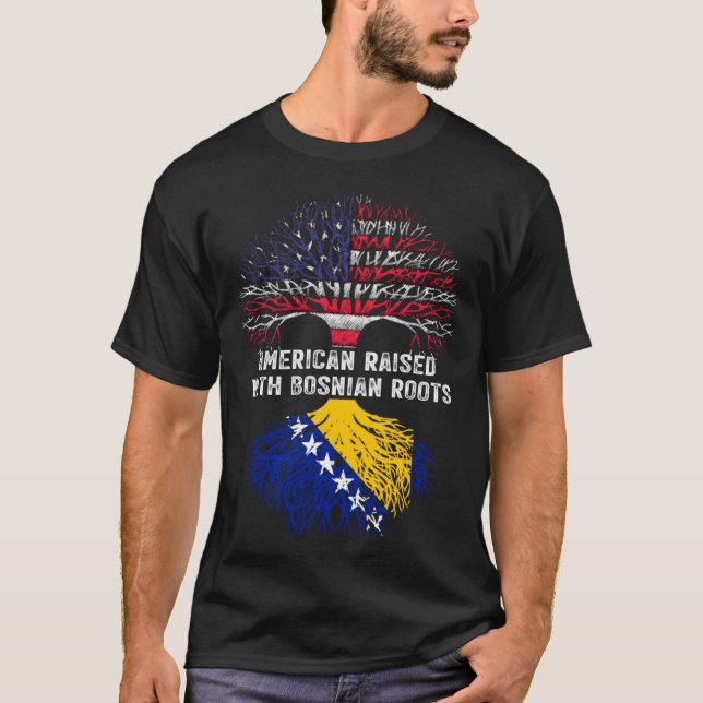 American Raised with Bosnian Roots Bosnia T Shirt (Framsida)