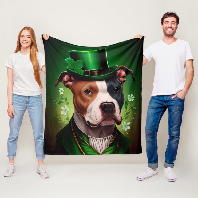 American Stafford hund i St. Patrick's Day Fleecefilt (På plats)