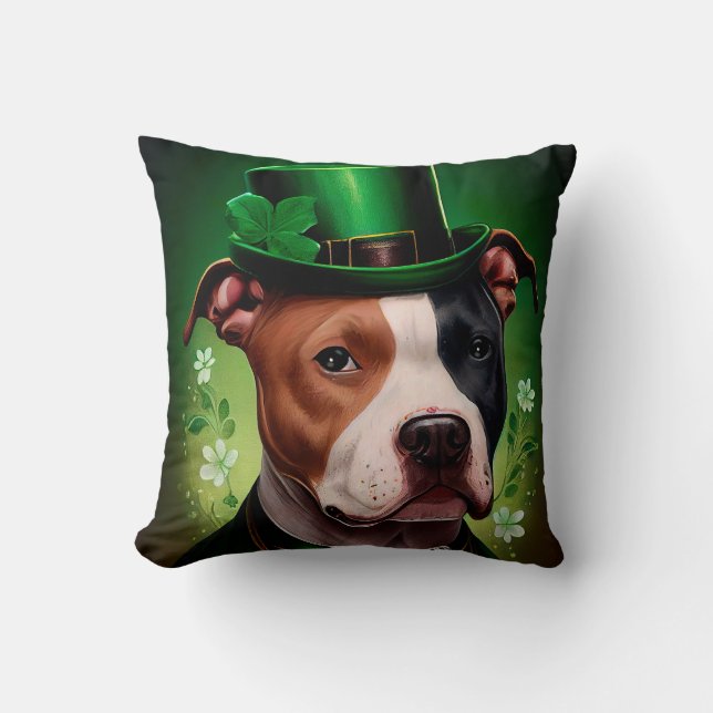 American Stafford hund i St. Patrick's Day Kudde (Framsida)