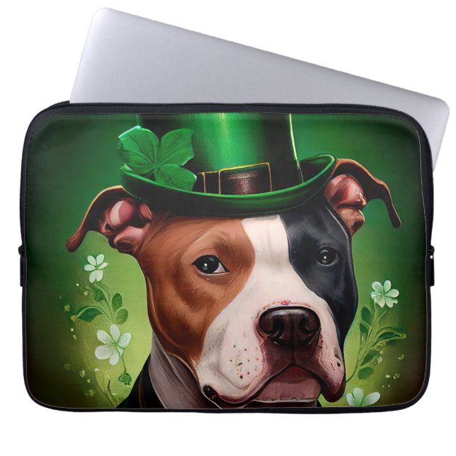 American Stafford hund i St. Patrick's Day Laptop Fodral (Framsidan)