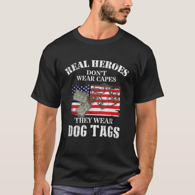 American Veteran Flagga and Hund Märkre Shirts T Shirt (Framsida)