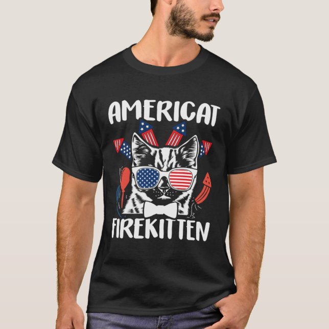 Americat eldkatt 4 juli katt med smällare t shirt (Framsida)
