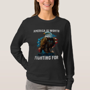 Amerika är värt att kämpa för Amerikansk vit huvud T Shirt