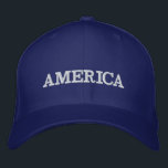 Amerika i blått broderad keps<br><div class="desc">Amerika är broderat i vitt på detta blå, unisex basebolllock eller någon av de färg som du väljer. Perfekt för att visa din patriotism på den 4 juli, minnesdagen eller tillfälle.</div>