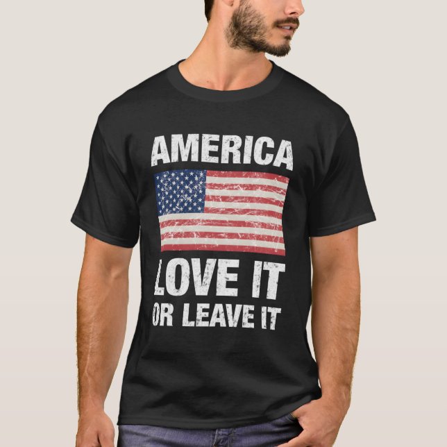 Amerika Kärlek eller Lämna mig med USA Flagga T Shirt (Framsida)