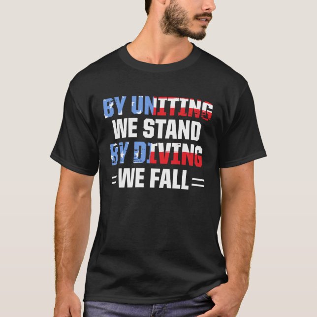 Amerika patriotiskt genom att förena oss står vi v t shirt (Framsida)