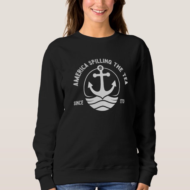 Amerika som delar upp Tea 1773 4:e juli T Shirt (Framsida)