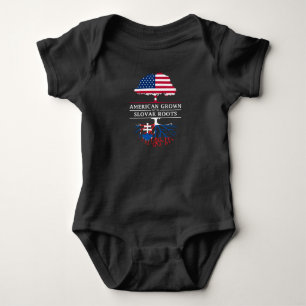 Amerikanen som är fullvuxen med slovakiskt, rotar t shirt