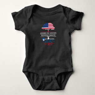 Amerikanen som är fullvuxen med slovenskt, rotar t shirt