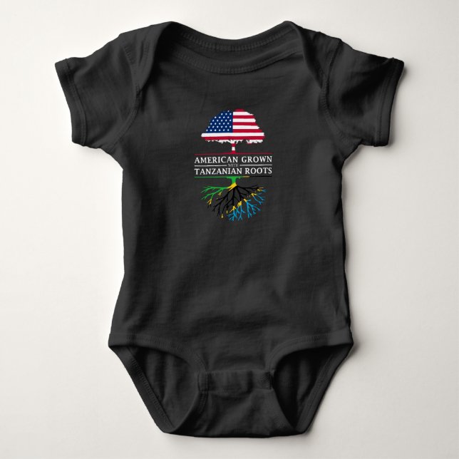 Amerikanen som är fullvuxen med tanzaniskt, rotar  t shirt (Framsida)