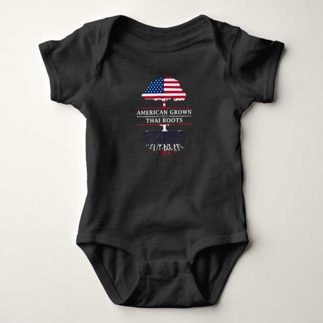 Amerikanen som är fullvuxen med thailändskt, rotar t shirt (Framsida)