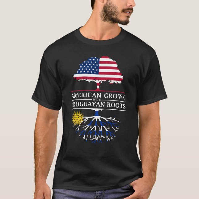 Amerikanen som är fullvuxen med uruguayanskt, t shirt (Framsida)