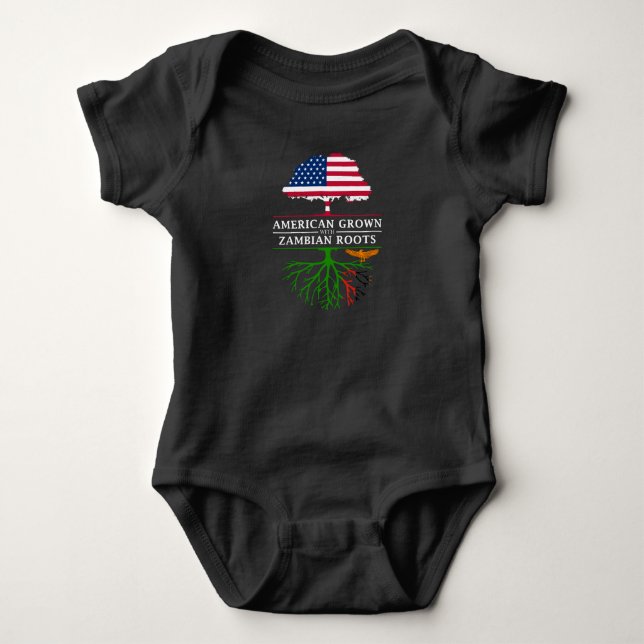 Amerikanen som är fullvuxen med zambiskt, rotar   t shirt (Framsida)