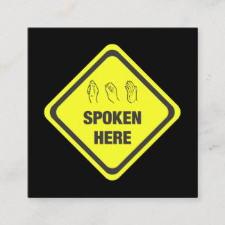 Amerikanen undertecknar språktolkaren fyrkantigt visitkort