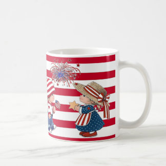 Amerikanpojke och patriotisk mugg för flicka