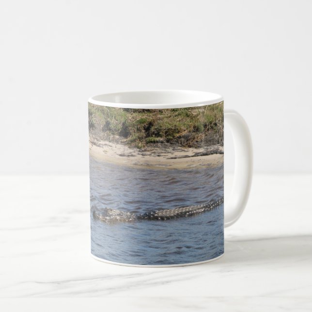 Amerikansk alligator som simmar i en träskflod kaffemugg (Framsida höger)
