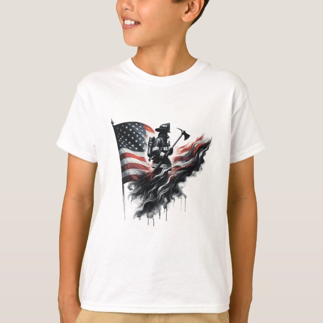 Amerikansk brandman.Flagga i Stater. T Shirt (Framsida)