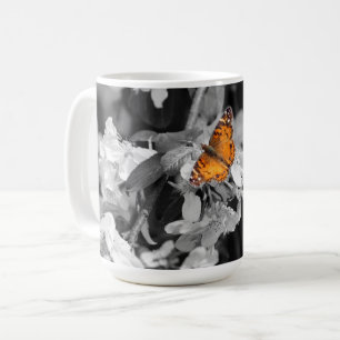 Amerikansk Dam-fjäril på Blommar-kaffe Mugg