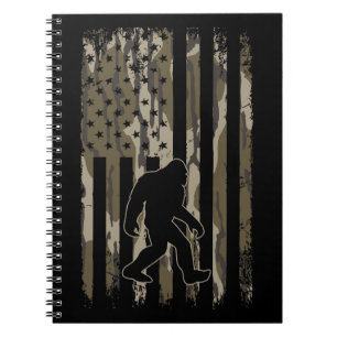 Amerikansk flagga Bigfoot botten land Camo Anteckningsbok
