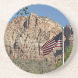 Amerikansk flagga i Zion National Park I Underlägg Sandsten