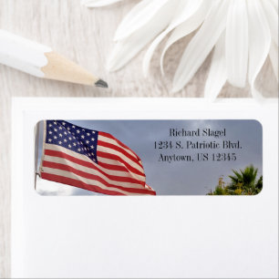 Amerikansk Flagga med Cloudy Himlar USA Patriotic Returadress Etikett