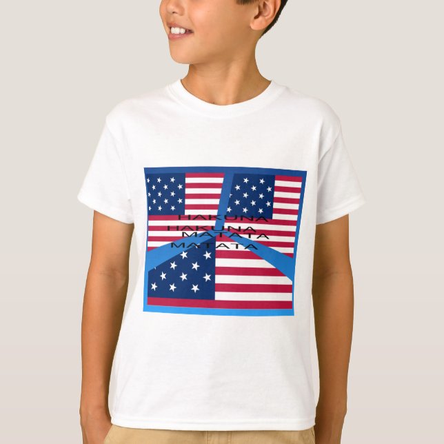 Amerikansk Flagga med Hakuna Matata: Patriotisk de T Shirt (Framsida)