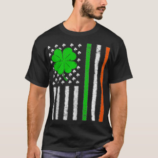 Amerikansk flagga med Shamrocks for St Patricks da T Shirt