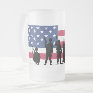 Amerikansk flagga med Soldiers silhuette Frostat Ölglas