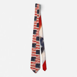 Amerikansk flagga som viftar i vinden slips