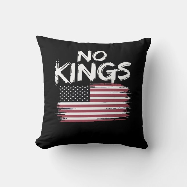 Amerikansk flagga upp och ner Distressed No Kings  Kudde (Framsida)
