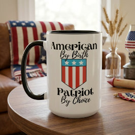 Amerikansk från födseln Patriot genom val Retro Mugg