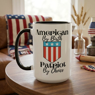Amerikansk från födseln Patriot genom val Retro Mugg