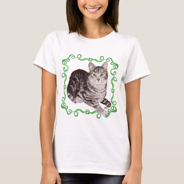 Amerikansk Korthår Tabby Katt Grön Band Tee (Framsida)