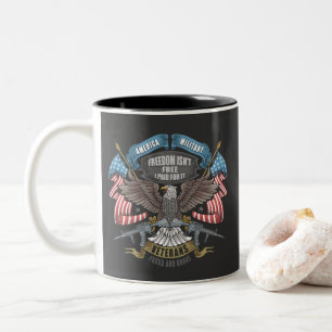 Amerikansk militär med Flagga och Eagle Två-Tonad Mugg