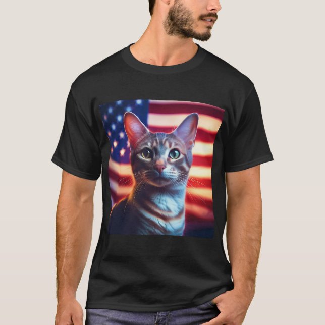 Amerikansk polydactylkatt framför amerikansk Flagg T Shirt (Framsida)