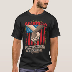 Amerikanska flagga med händer som håller inne säge t shirt