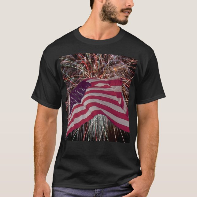 Amerikanska Flagga och Fireworks Tee Shirt (Framsida)