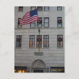 Amerikanska Flagga som flyger stolt vid Bergdorfs Vykort