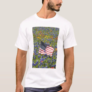 Amerikanska flaggan i fält av blåtthättor, t-shirt
