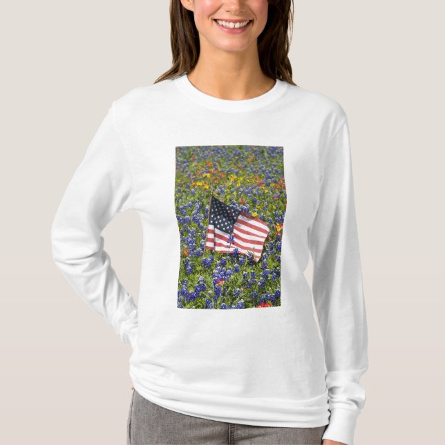Amerikanska flaggan i fält av blåtthättor, tee shirt (Framsida)