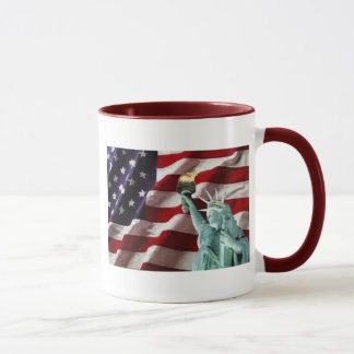 Amerikanska flaggan med damfrihet mugg