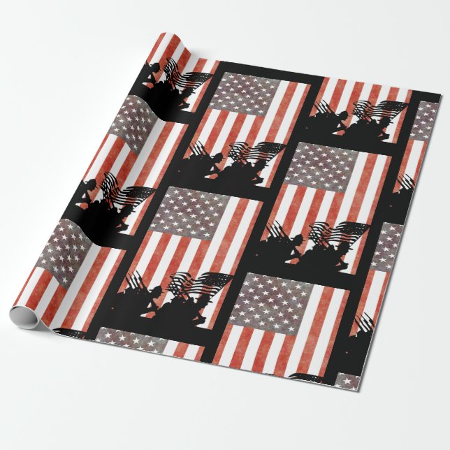 Amerikanska flaggan med soldatsilhouetten presentpapper (Utrullad)