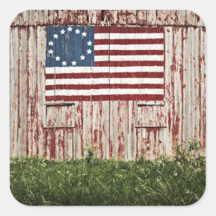 Amerikanska flaggan som målas på ladugård fyrkantigt klistermärke