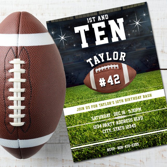 Amerikanska fotbollen Fält 10:e Födelsedagsfesten Inbjudningar (American Football Field 10th Birthday Party Invitation)