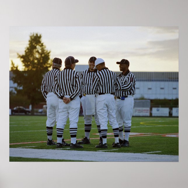 Amerikanska fotbollsdomare som talar i fält poster (Framsidan)